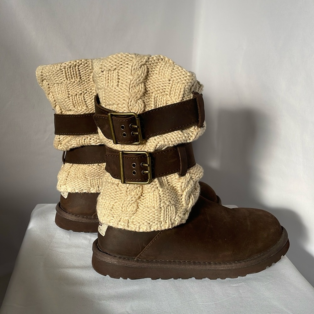 Ugg boots brown‎ with cream cable knit top and buckles size 5